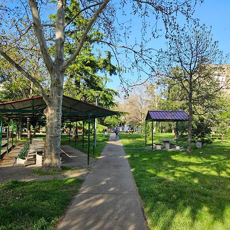 ベオグラードHawaii- 2 Bdr, Arena, Sava Centar, Free Parkingアパートメント エクステリア 写真