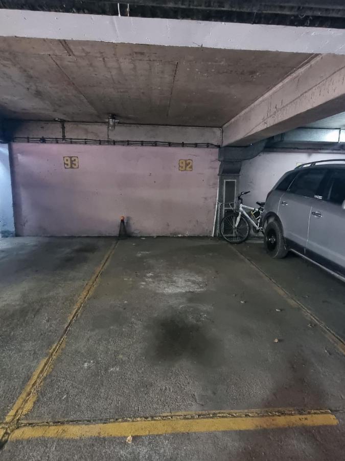ベオグラードHawaii- 2 Bdr, Arena, Sava Centar, Free Parkingアパートメント エクステリア 写真