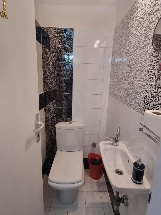 ベオグラードHawaii- 2 Bdr, Arena, Sava Centar, Free Parkingアパートメント エクステリア 写真