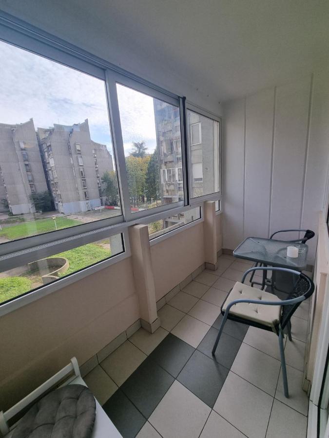 ベオグラードHawaii- 2 Bdr, Arena, Sava Centar, Free Parkingアパートメント エクステリア 写真
