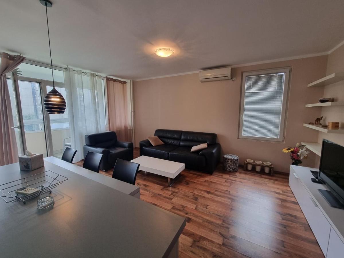 ベオグラードHawaii- 2 Bdr, Arena, Sava Centar, Free Parkingアパートメント エクステリア 写真