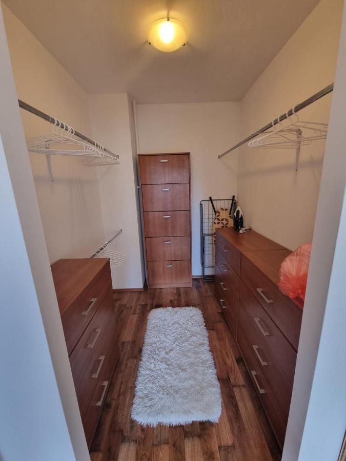 ベオグラードHawaii- 2 Bdr, Arena, Sava Centar, Free Parkingアパートメント エクステリア 写真