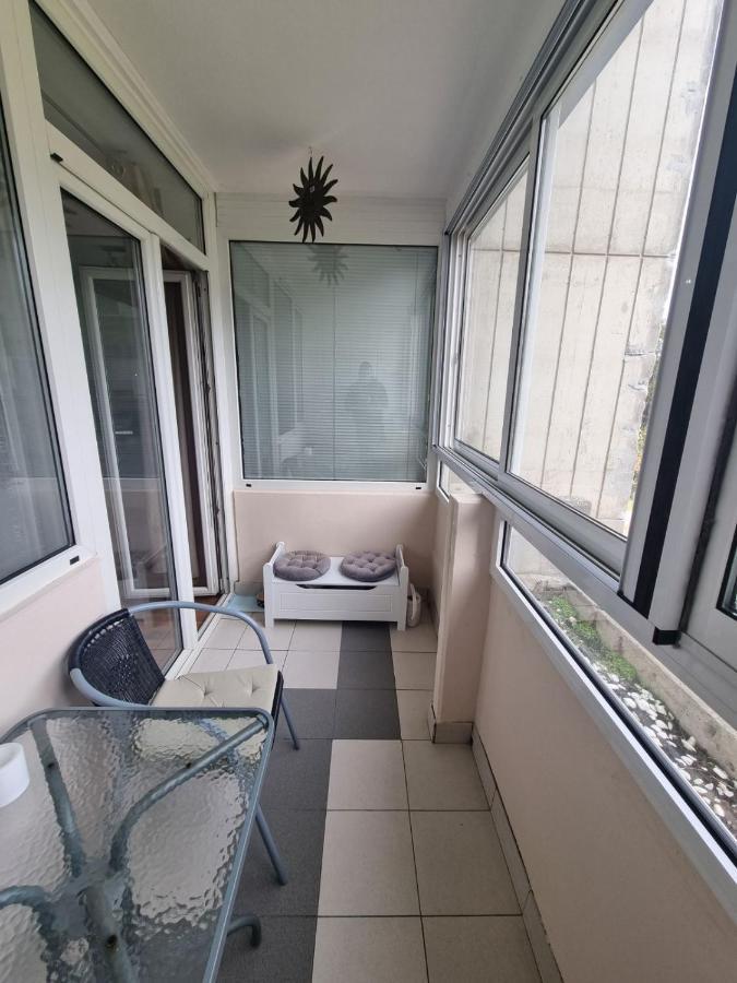ベオグラードHawaii- 2 Bdr, Arena, Sava Centar, Free Parkingアパートメント エクステリア 写真
